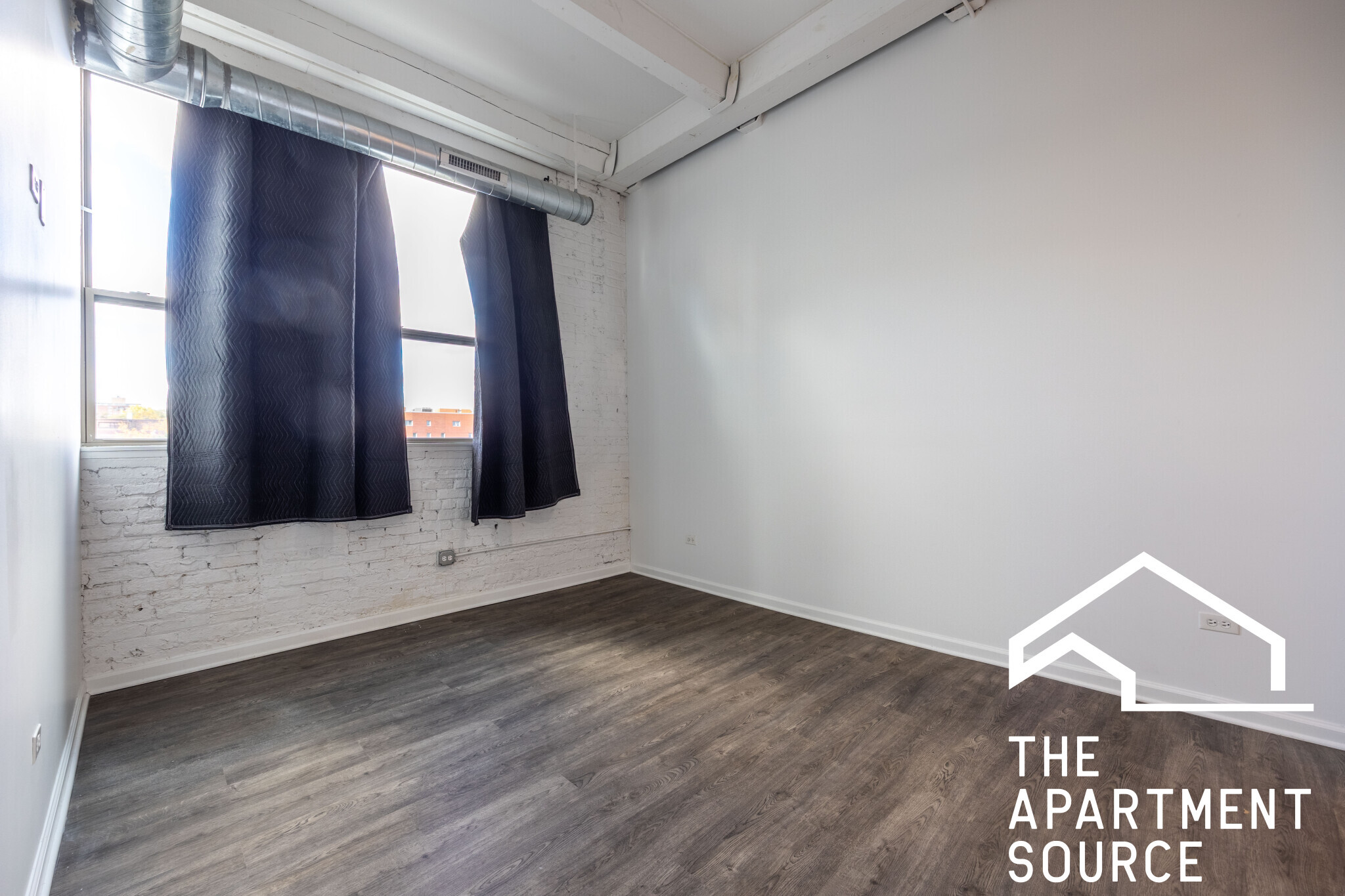 Building Photo - 930 W Dakin St