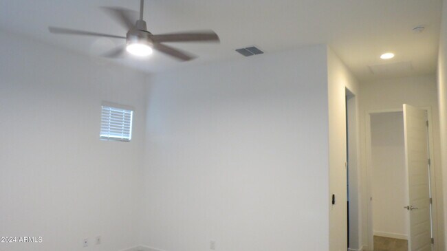 Building Photo - 7710 W Jackrabbit Ln