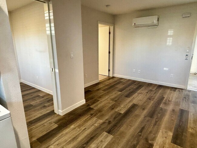 Building Photo - Remodeled 1 bed 1 bath