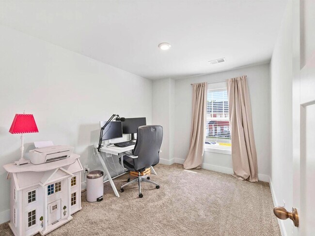 Building Photo - 109 Shallons Dr