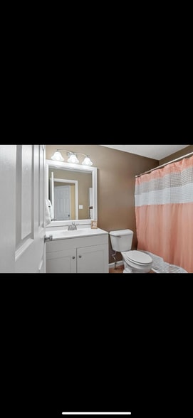 Building Photo - 11 Deer Grove Dr