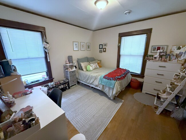 Building Photo - 147 Lathrop St