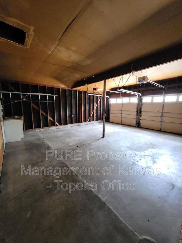 Building Photo - 3323 SW Arrowhead Rd