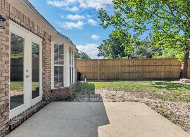Building Photo - 4501 Parkwood Square