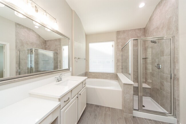 Building Photo - 5550 Sallow Bay Ln