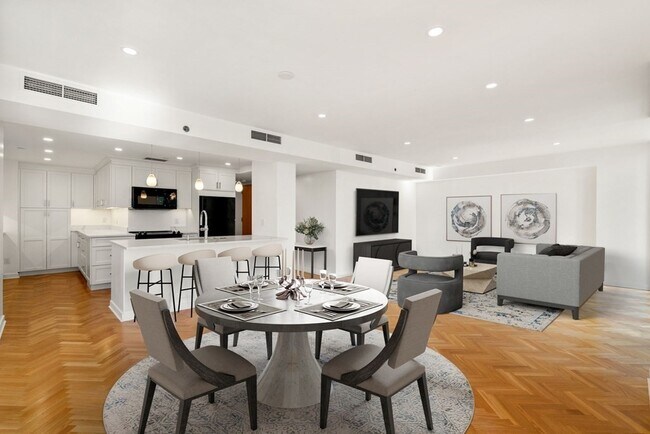 Building Photo - 975 Memorial Dr