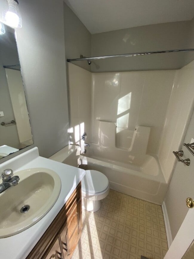 Building Photo - 574 Angel Dr S