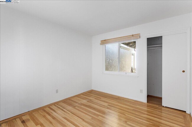 Building Photo - 75 Chadbourne Way