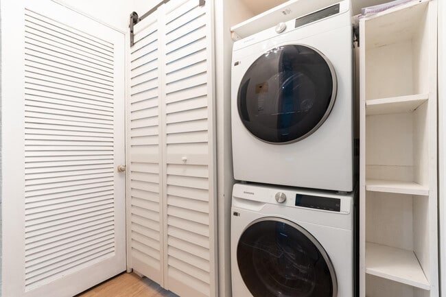 Building Photo - 1640 NW 6th Ave