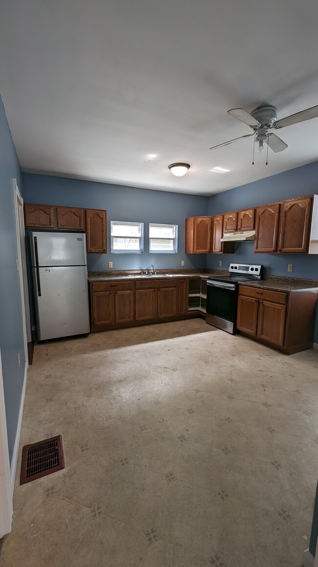 Building Photo - 443 Goethe St