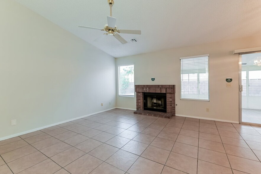 Building Photo - 1511 Plain Sight Ave