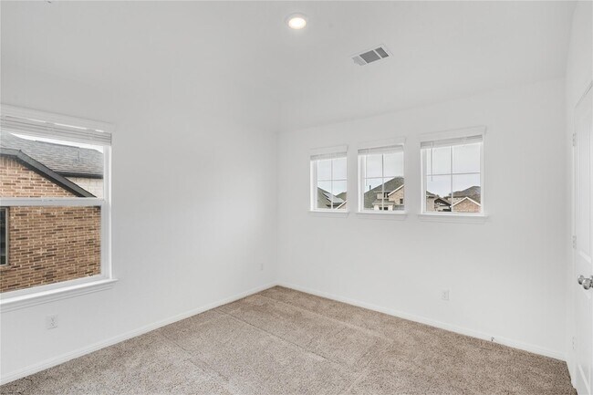 Building Photo - 133 Lenera Dr