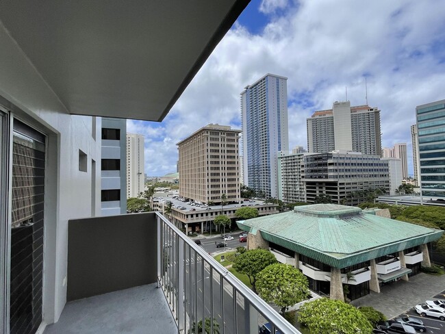 Building Photo - 2 Bed 2 Bath Fully Furnished Unit Central ...