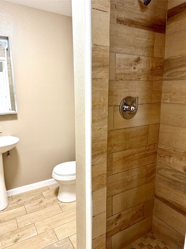 Building Photo - 7225 Hummingbird Ln