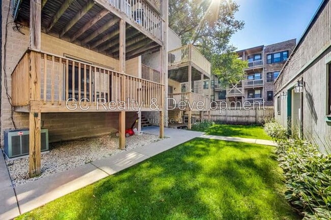 Building Photo - 4610 N Ashland Ave