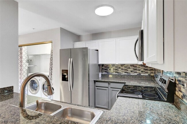 Building Photo - 2121 Blue Breeze Dr