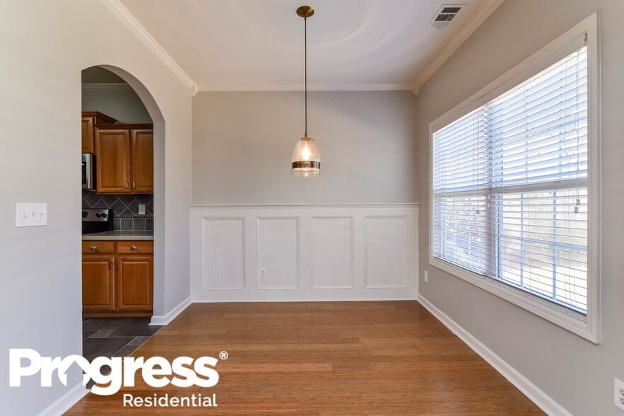 Building Photo - 6522 Silk Tree Pointe