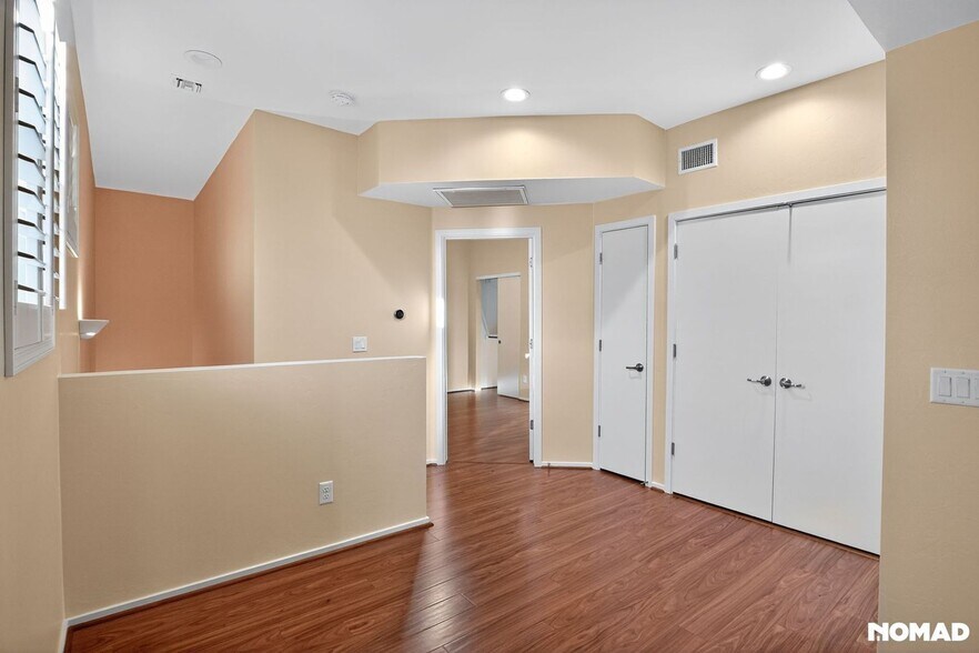 Building Photo - 841 E Park Modern Dr