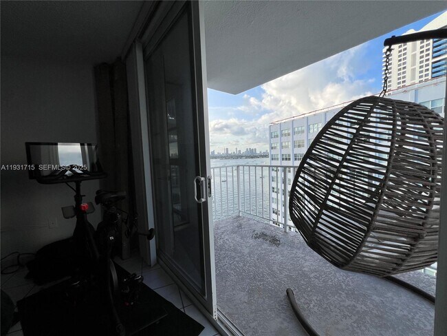 Building Photo - 1228 West Ave