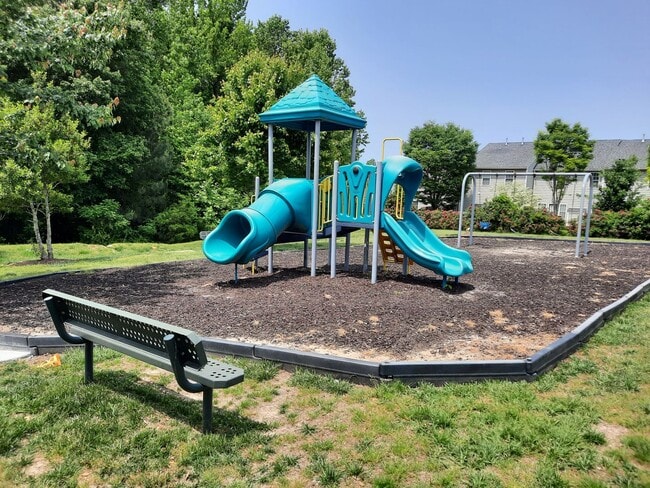 Building Photo - 4 bedroom end unit with garage in Liberty Crossing