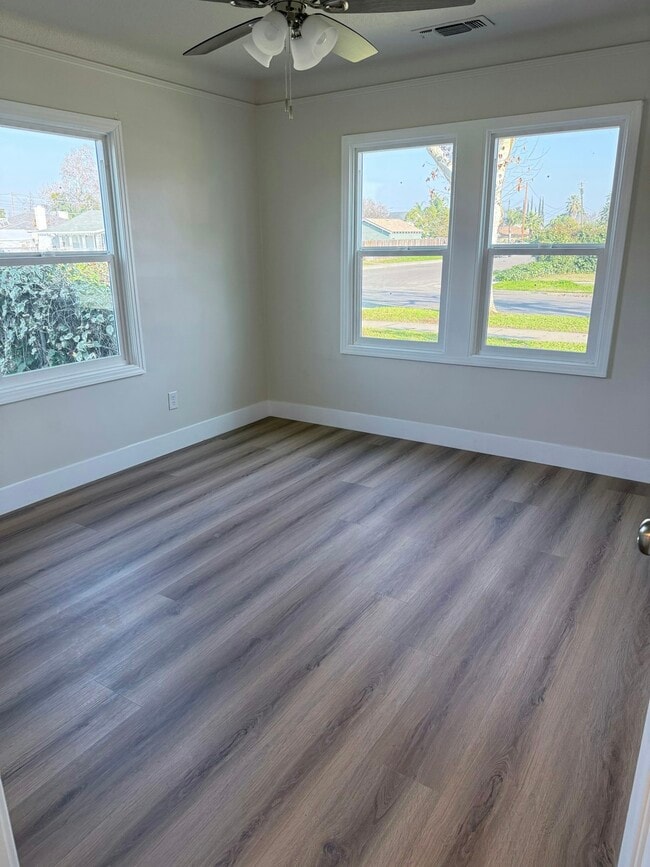 Building Photo - 261 N Sierra Vista Ave