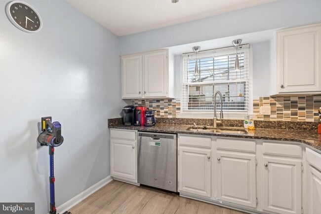 Building Photo - 10529 Reed's Landing Cir