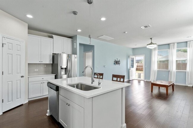 Building Photo - 12104 Cimaizon Dr