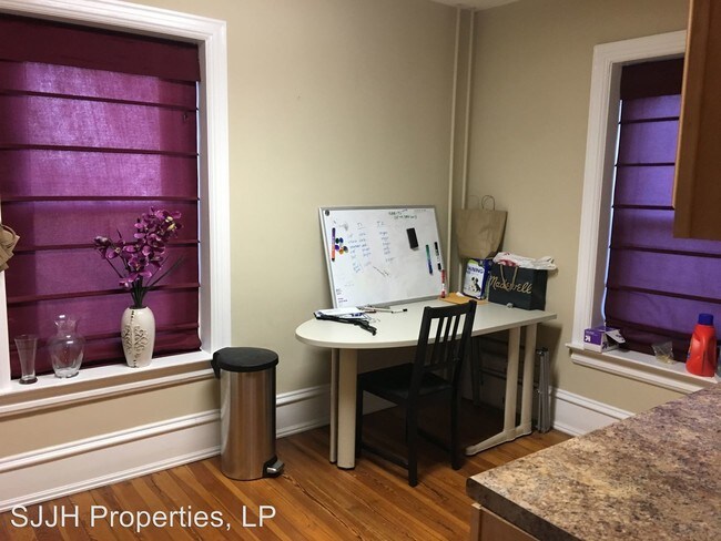 Building Photo - 813 Greenwood Ave