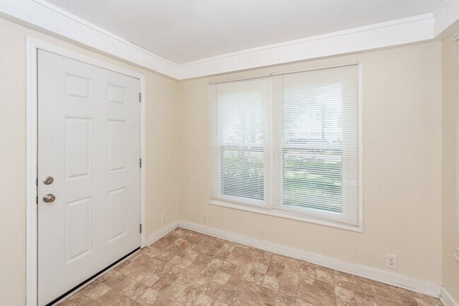Building Photo - 2139 Pierpont Ave