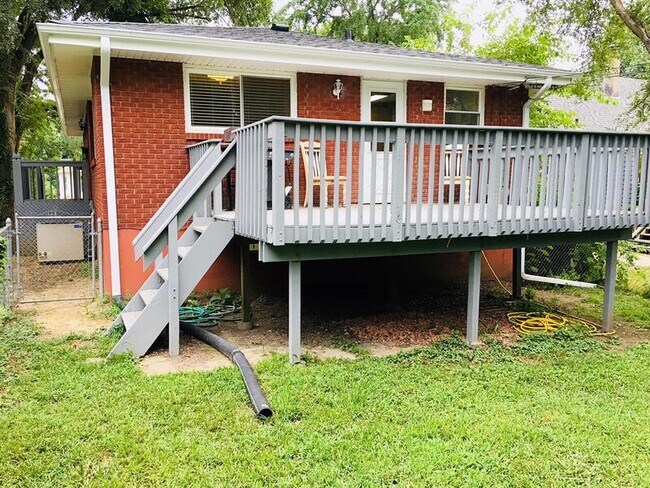 Primary Photo - 5624 Lake St