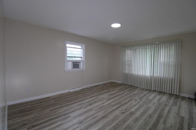 Building Photo - 1156 Kinsmoor Ave