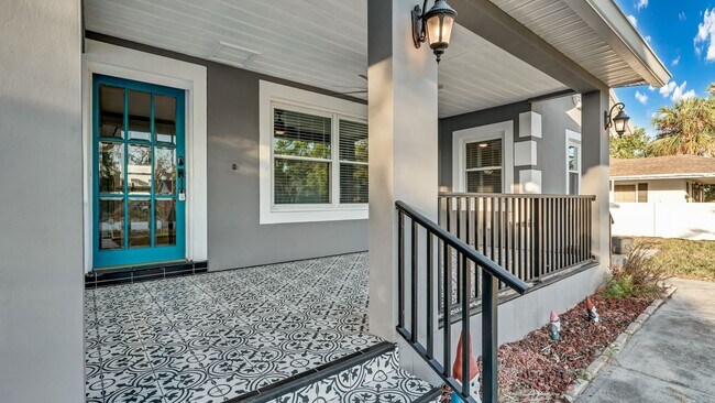 Building Photo - Beautiful S. Tampa 3BR/2BA remodeled home ...
