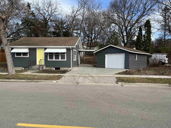 Primary Photo - 1417 Beld St