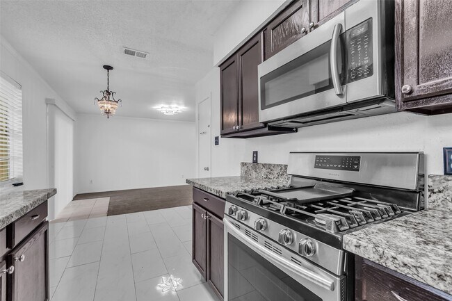Building Photo - 12110 Panay Dr