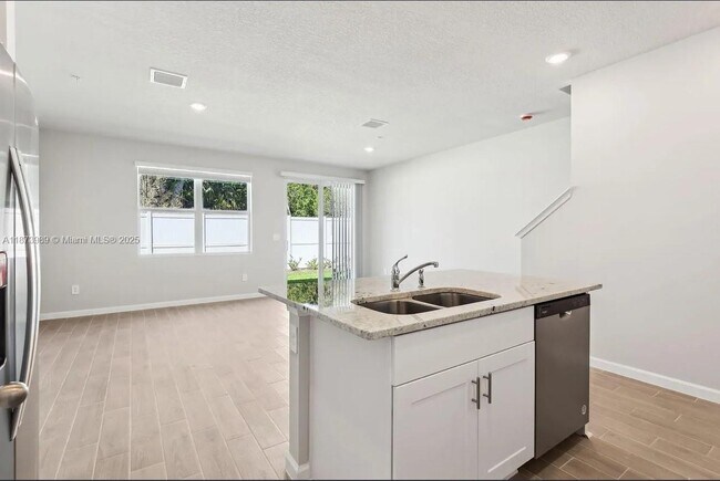Building Photo - 478 Salisbury Cir