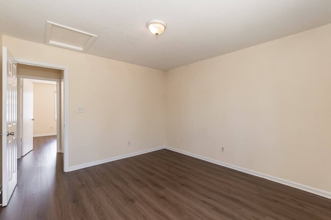 Building Photo - Move In Ready Two Bedroom Home!