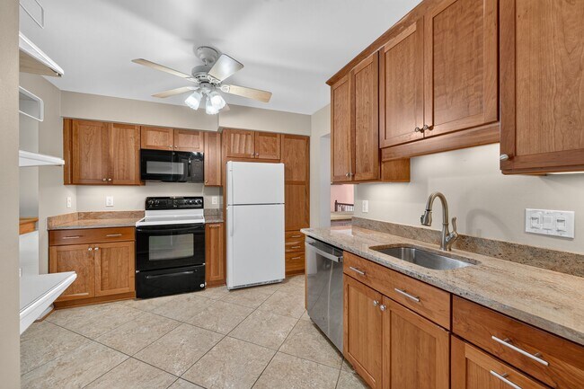 Building Photo - 5619 Ridge View Dr