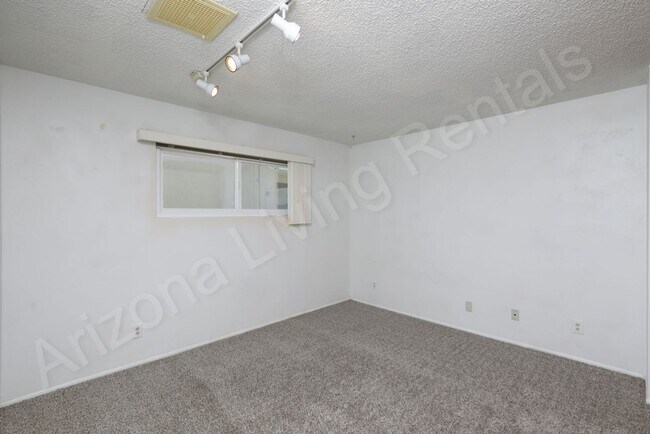Building Photo - 1265 Bombay Cir