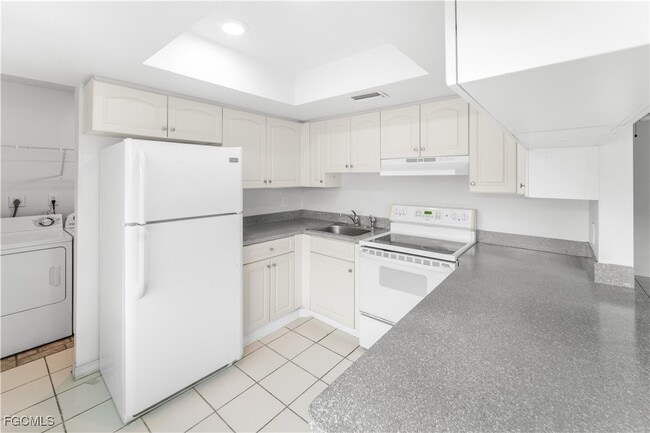 Building Photo - 2927 SE 15th Pl