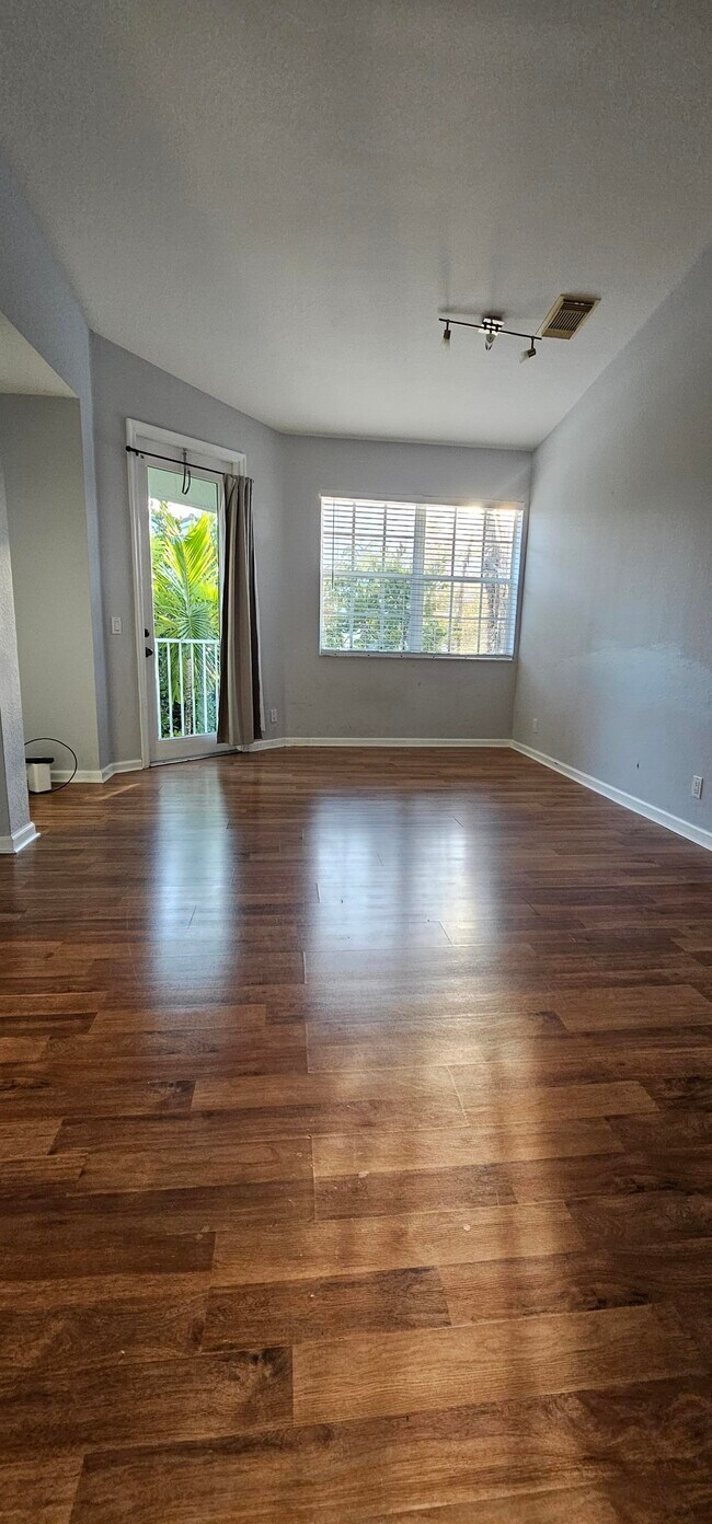 Primary Photo - 3078 Laurel Ridge Cir