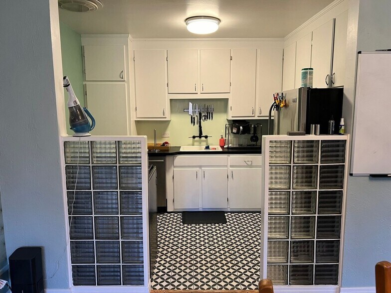 Building Photo - 1029 Pennsylvania St