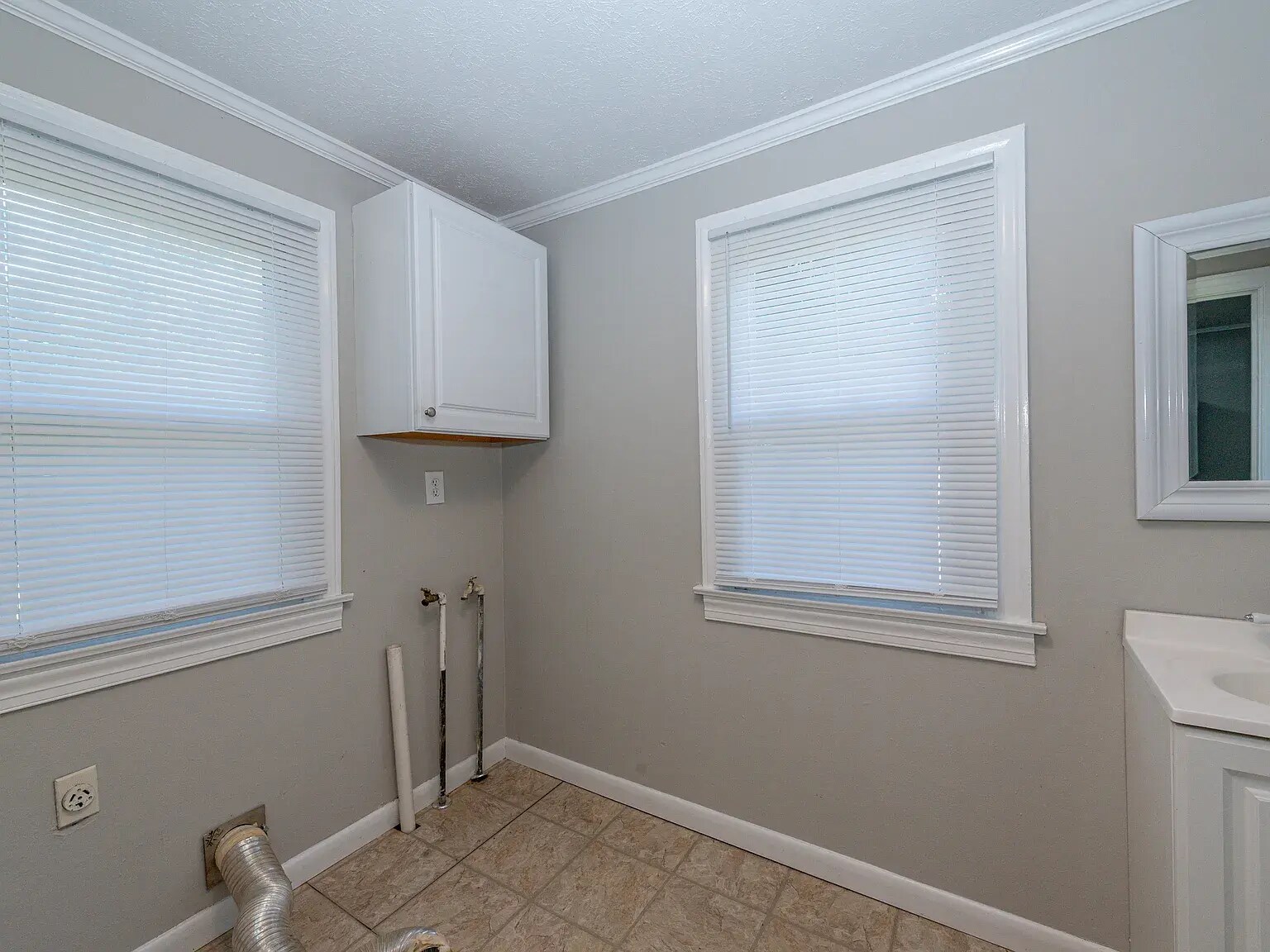 Building Photo - 609 Watkins Rd