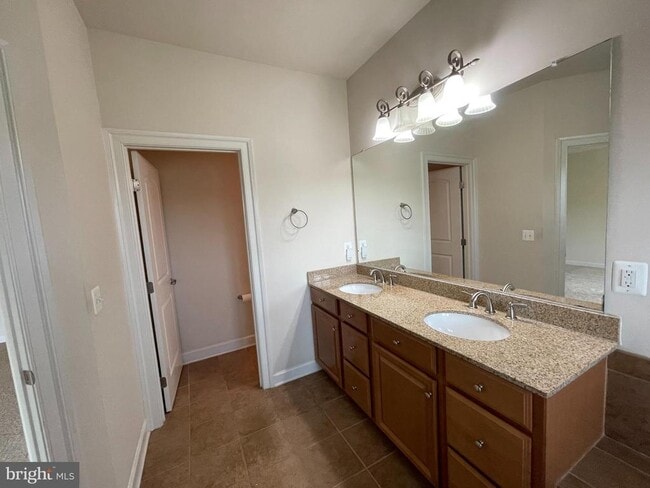 Building Photo - 44388 Foxthom Terrace