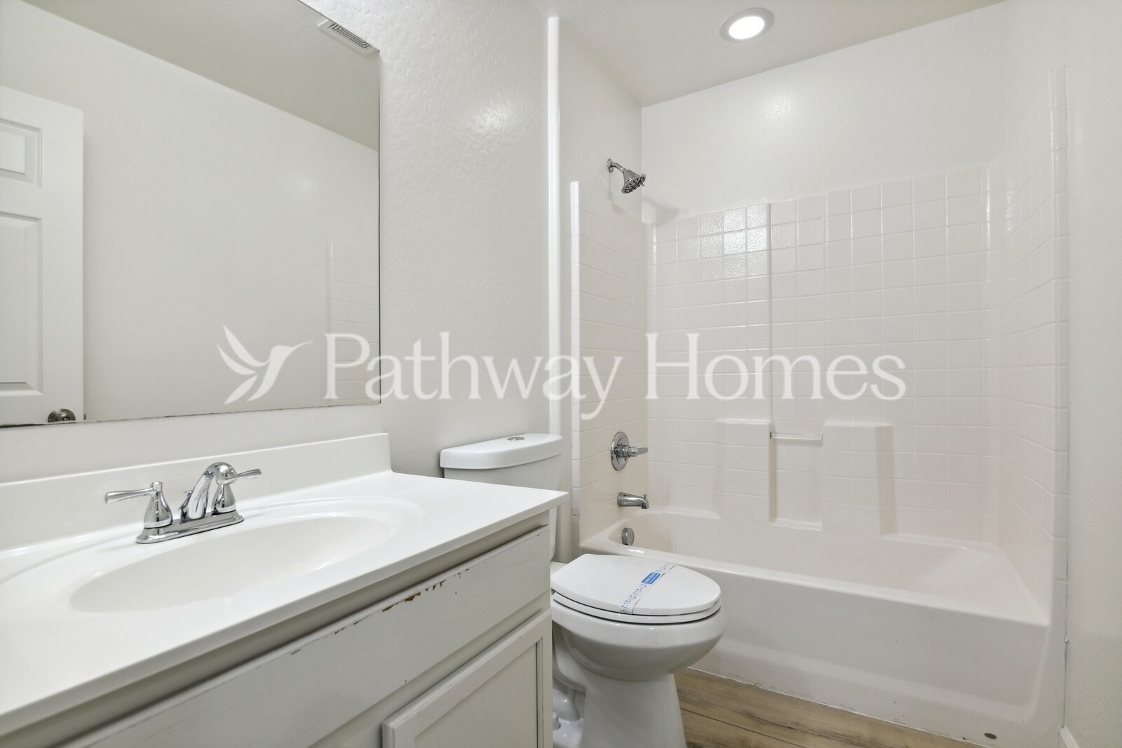 Building Photo - 2451 W Parkway Dr