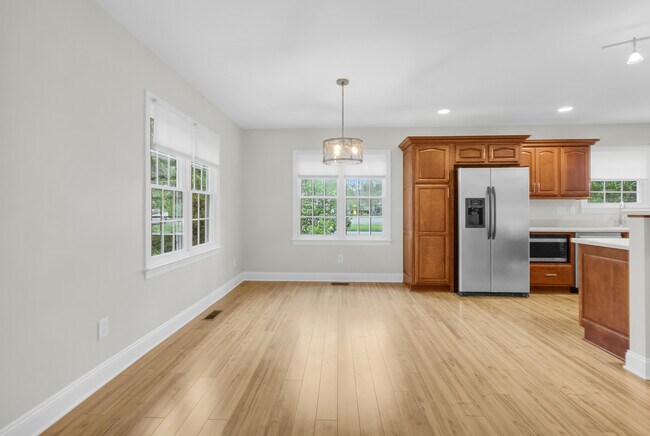 Building Photo - 1609 Lucerne Way