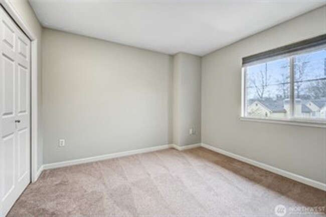 Building Photo - 3Bd/2.5Ba Kirkland Townhouse