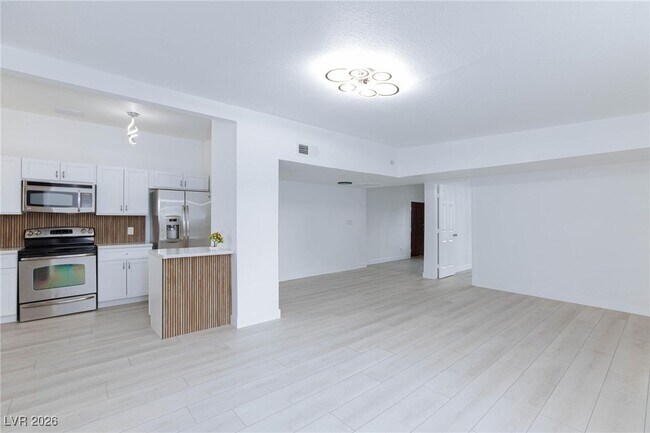 Building Photo - 3008 Lawndale St