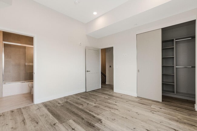 Building Photo - 3308 Mentone Ave