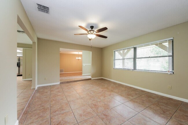 Building Photo - 109 Slade Dr