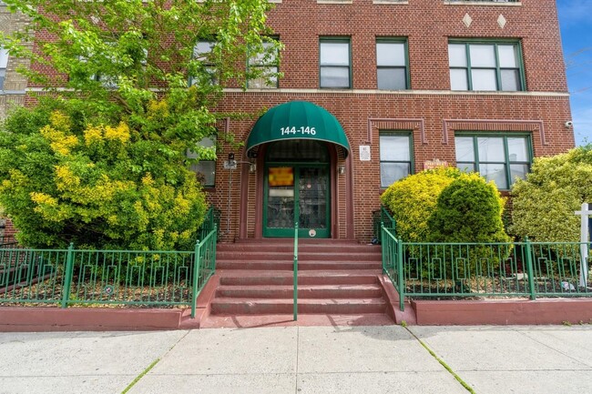 Building Photo - 144 Virginia Ave
